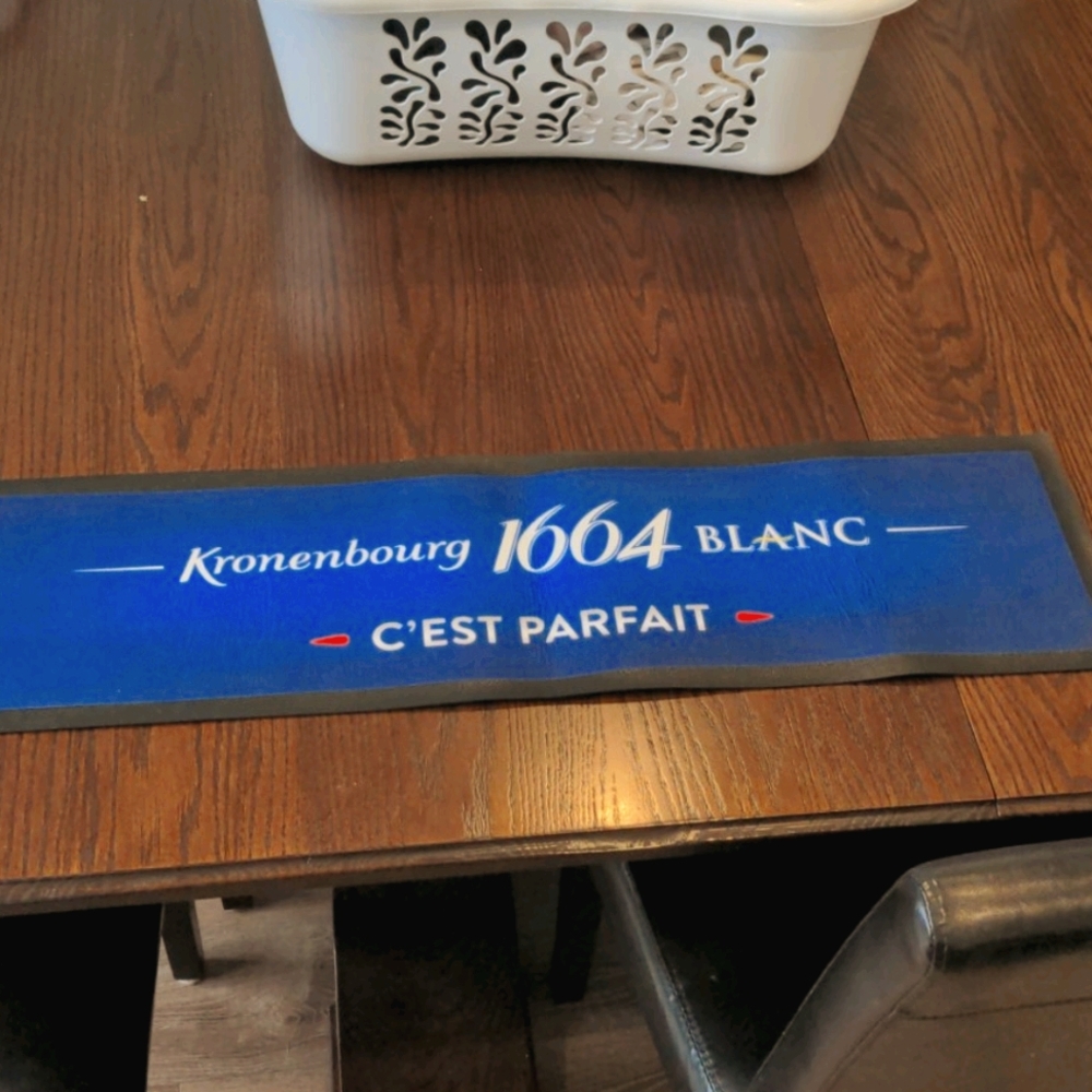 Rubber backed bar mat